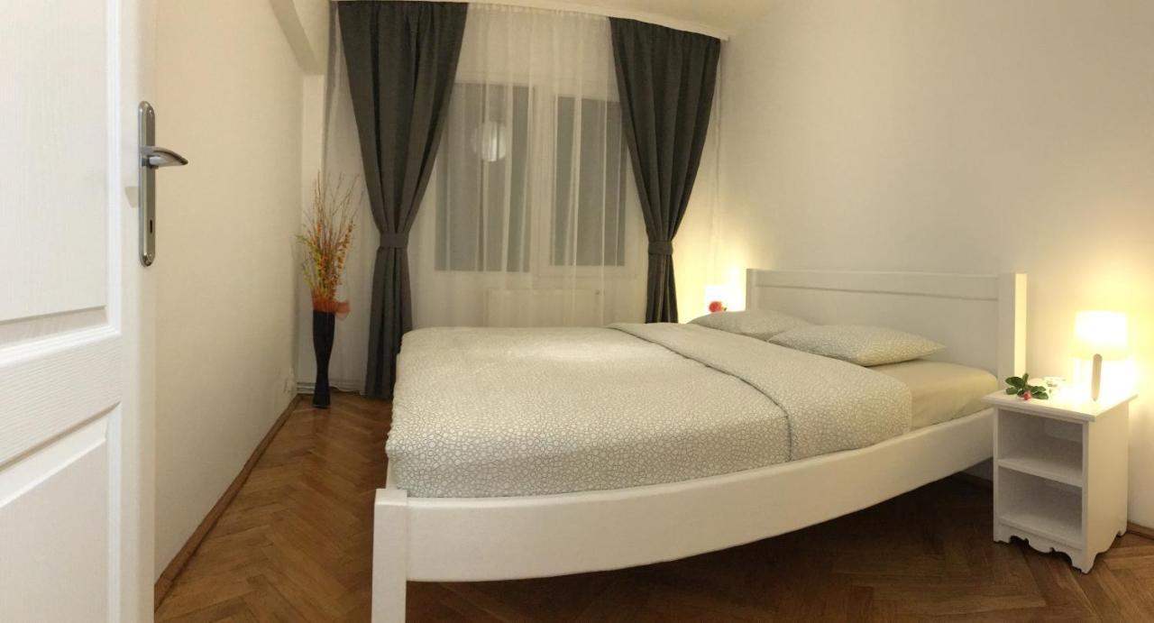 Daniela'S Apartaments 锡吉什瓦拉 外观 照片